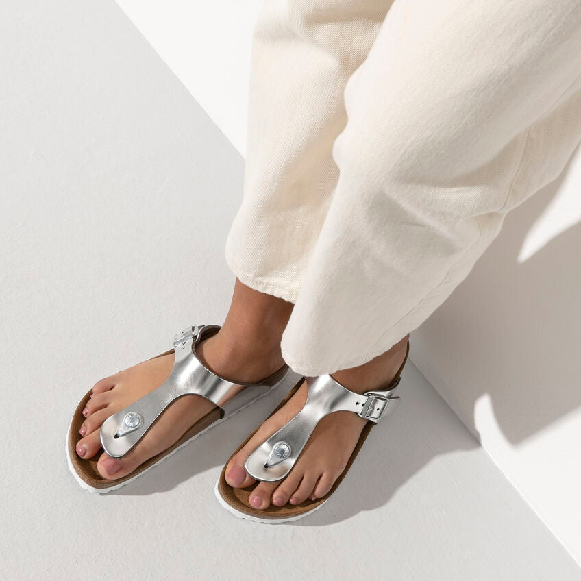 BIRKENSTOCK GIZEH SOFT FOOTBED METALLIC SILVER LEATHER