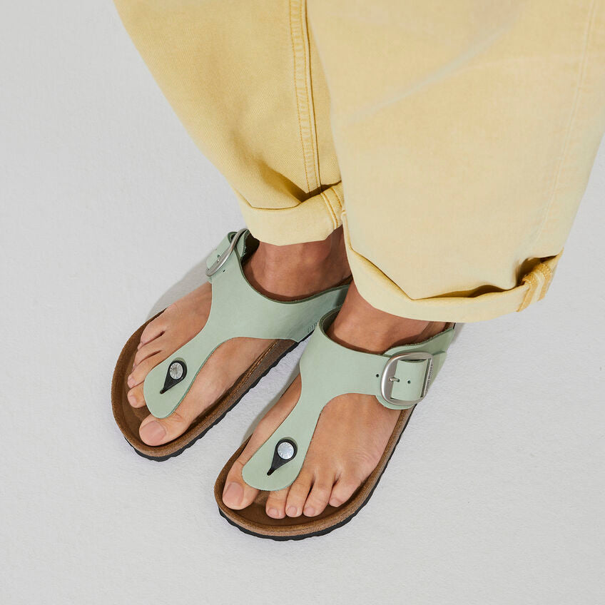 BIRKENSTOCK GIZEH BIG BUCKLE MATCHA NUBUCK REGULAR